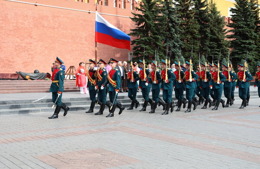 В Александровском саду провели профилактику Вечного огня 3 фото