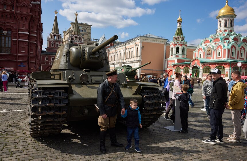 Музей под открытым небом к 80-й годовщине Парада Победы заработал на Красной площади 8 фото