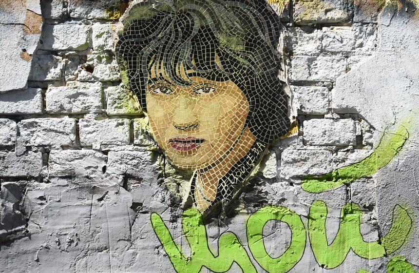 Стену Виктора Цоя обновили в центре Москвы 7 фото