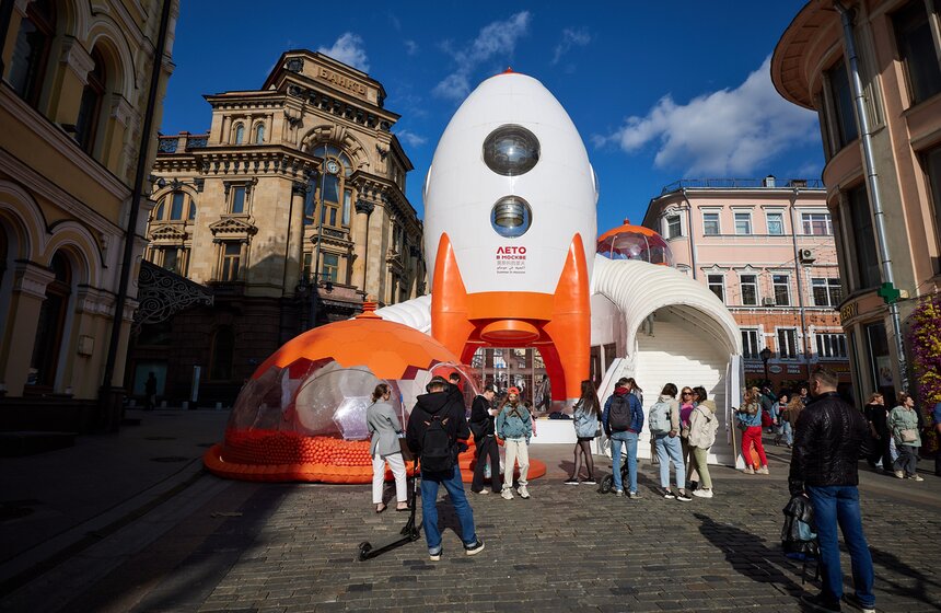 В столице вновь открылся летний маркет-проект "Сделано в Москве" 25 фото