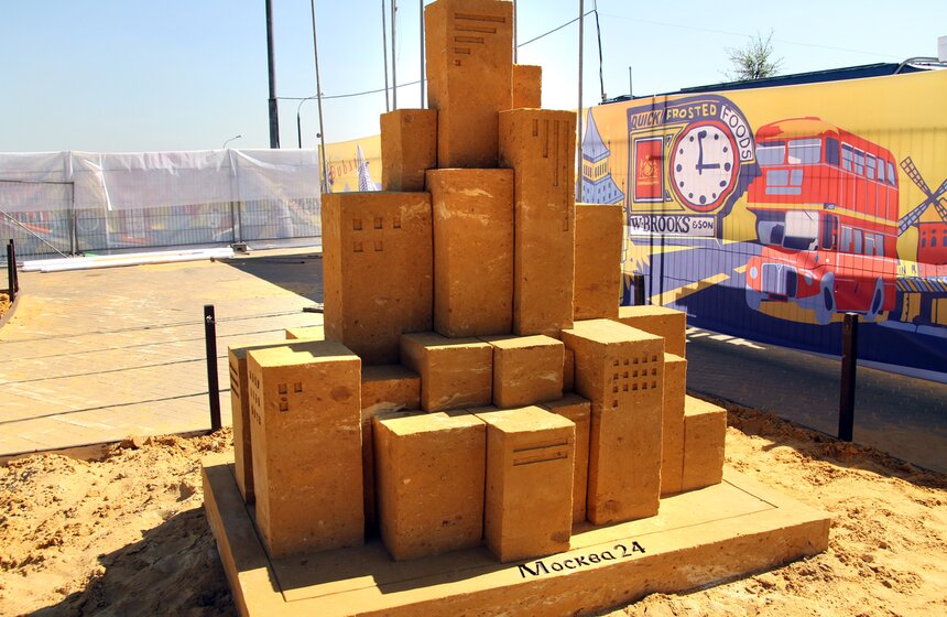 В Коломенском проходит выставка песочных фигур 20 фото