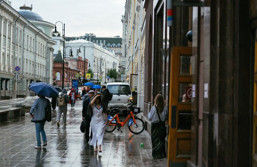Циклон "Корнелиус" вызвал рекордно низкое атмосферное давление в Москве 11 фото
