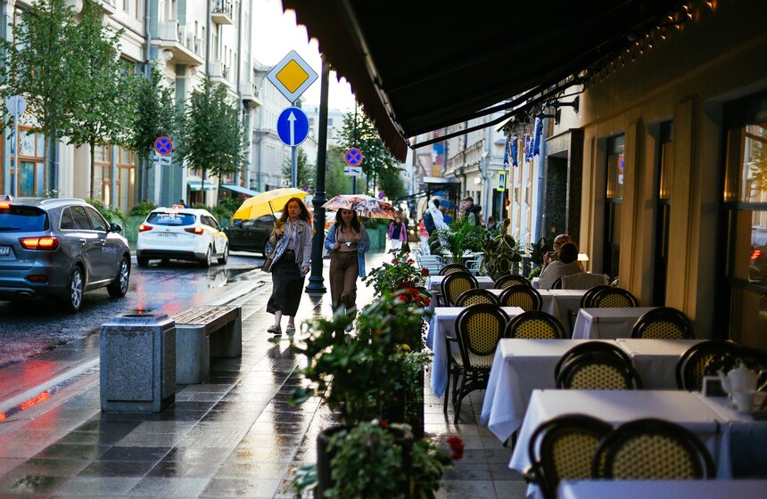 Циклон "Корнелиус" вызвал рекордно низкое атмосферное давление в Москве 16 фото