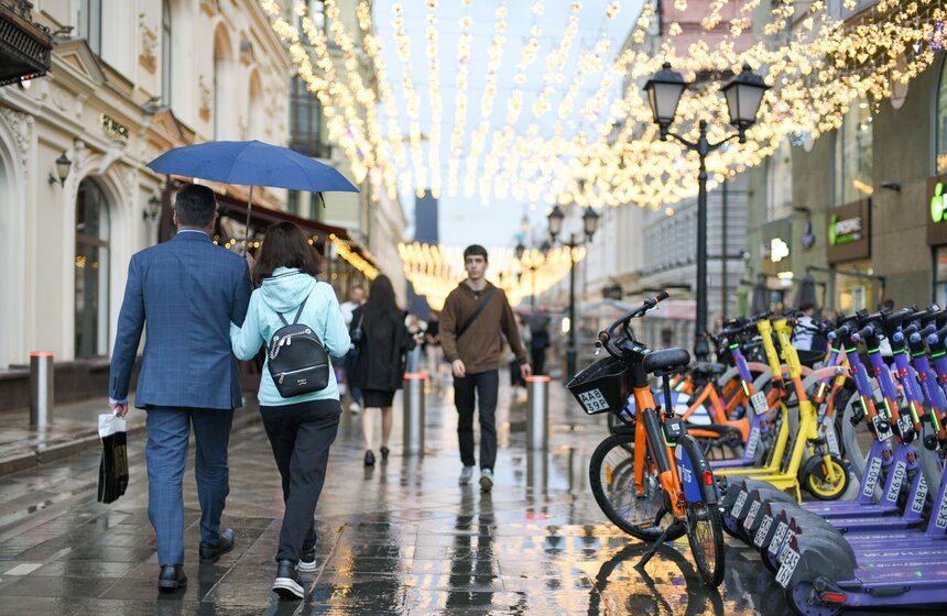 Циклон "Корнелиус" вызвал рекордно низкое атмосферное давление в Москве 13 фото