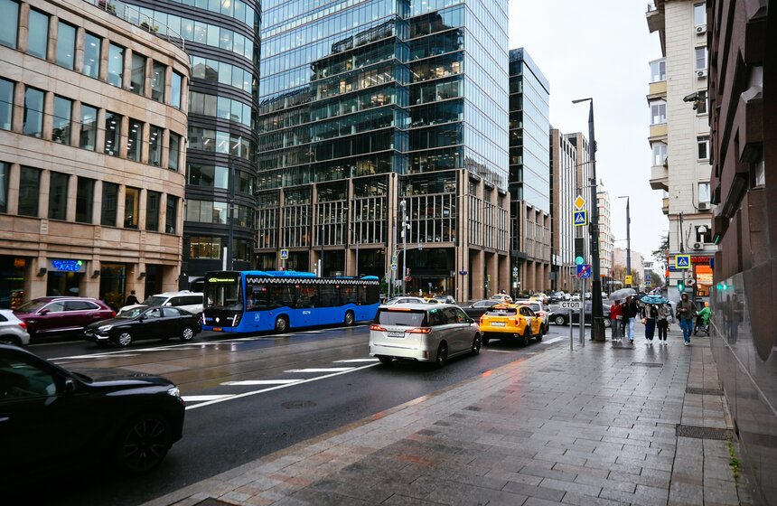 Циклон "Корнелиус" вызвал рекордно низкое атмосферное давление в Москве 1 фото