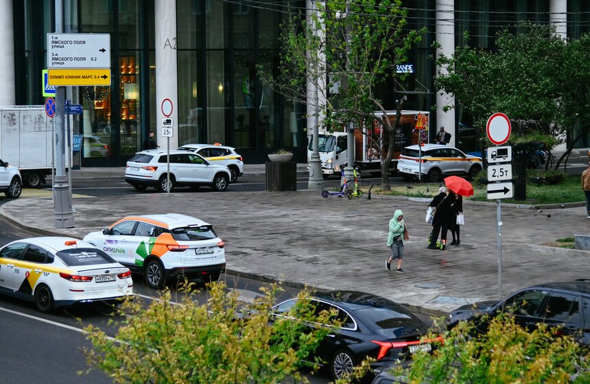 Циклон "Корнелиус" вызвал рекордно низкое атмосферное давление в Москве 9 фото