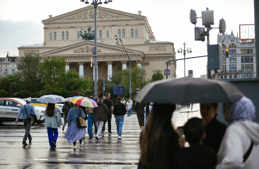 Циклон "Корнелиус" вызвал рекордно низкое атмосферное давление в Москве 12 фото