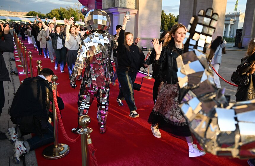 На ВДНХ прошел общегородской выпускной 5 фото