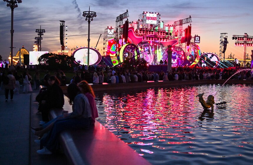 На ВДНХ прошел общегородской выпускной 28 фото