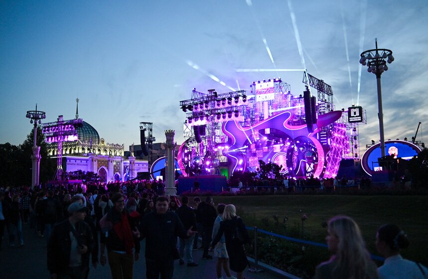 На ВДНХ прошел общегородской выпускной 25 фото