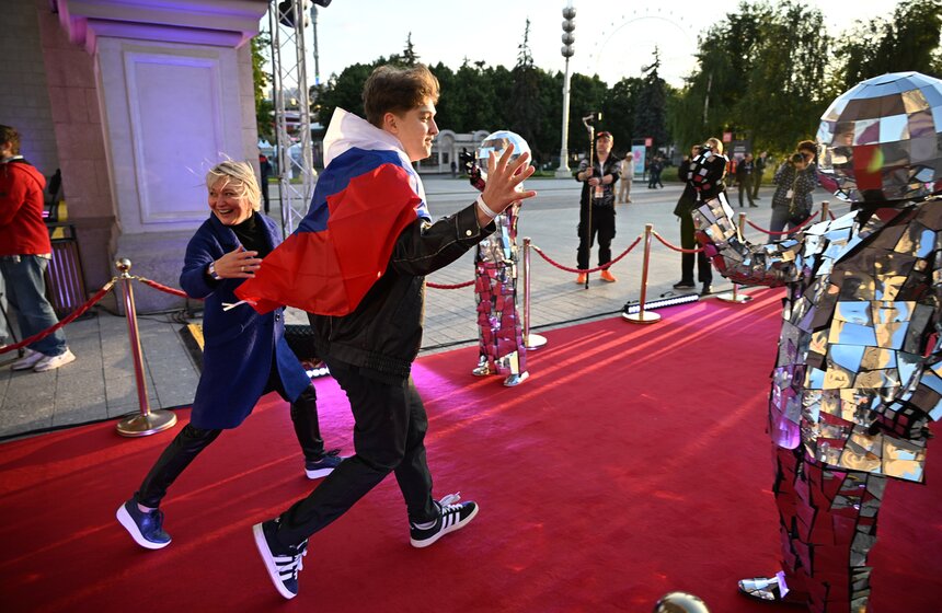 На ВДНХ прошел общегородской выпускной 4 фото