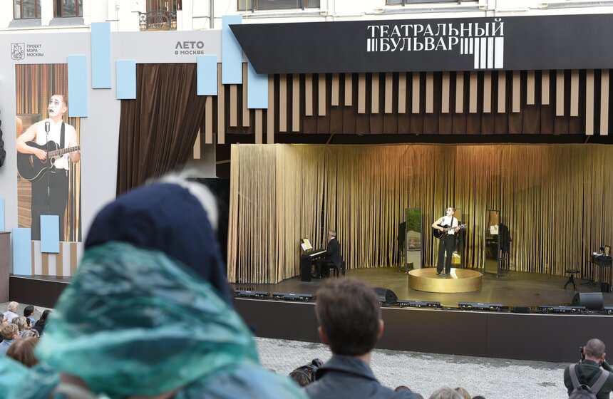 Спектакль-концерт "Вертинский" показали в парке "Политех" 3 фото