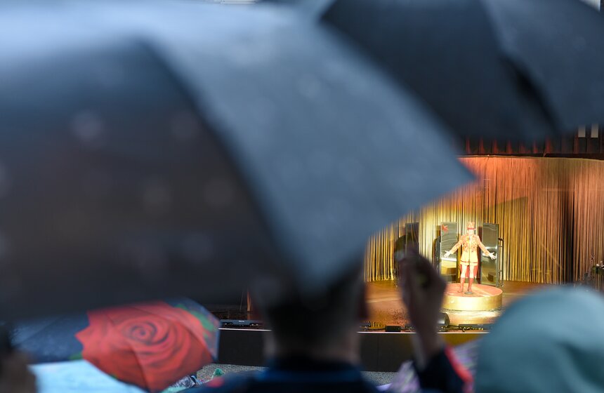 Спектакль-концерт "Вертинский" показали в парке "Политех" 15 фото