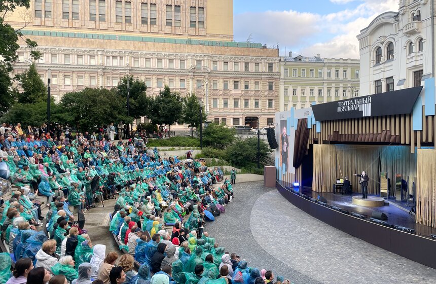 Спектакль-концерт "Вертинский" показали в парке "Политех" 7 фото