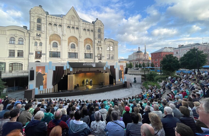 Спектакль-концерт "Вертинский" показали в парке "Политех" 1 фото