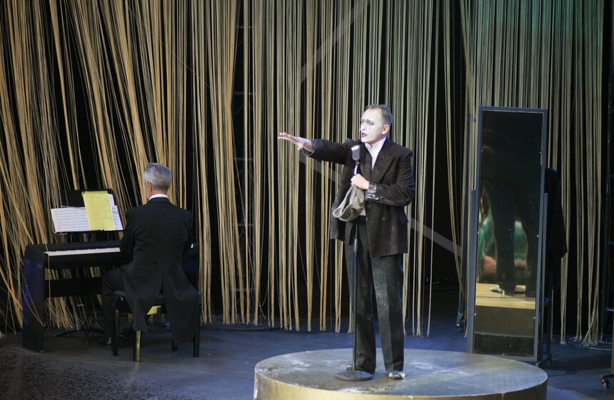 Спектакль-концерт "Вертинский" показали в парке "Политех" 5 фото