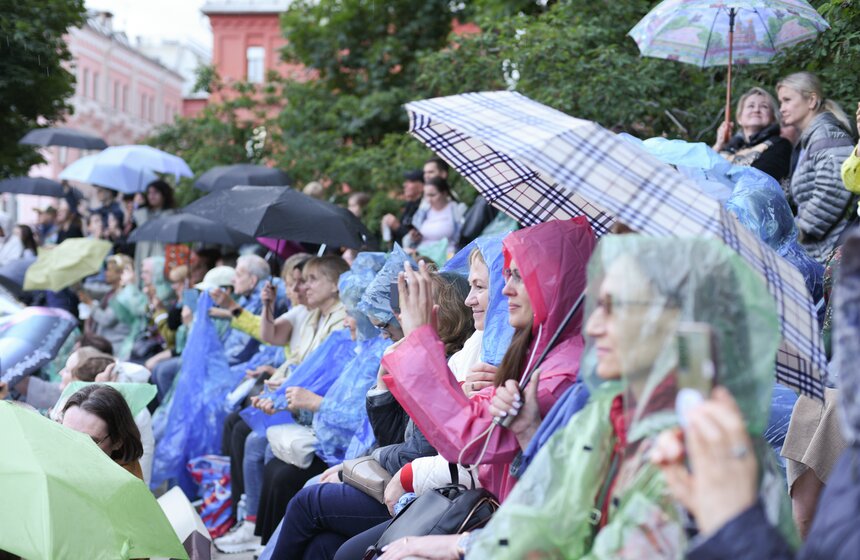 Спектакль-концерт "Вертинский" показали в парке "Политех" 4 фото