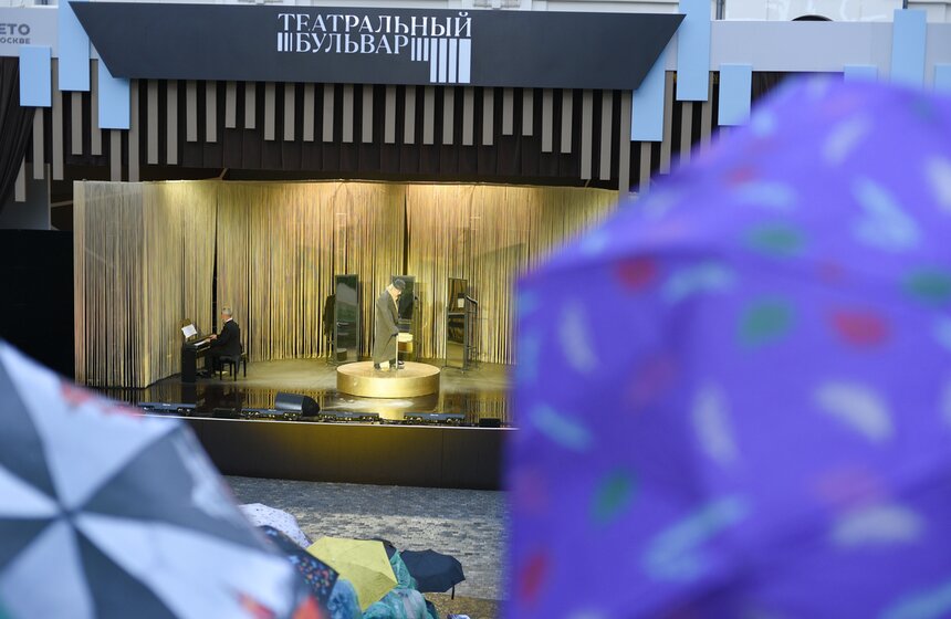 Спектакль-концерт "Вертинский" показали в парке "Политех" 20 фото