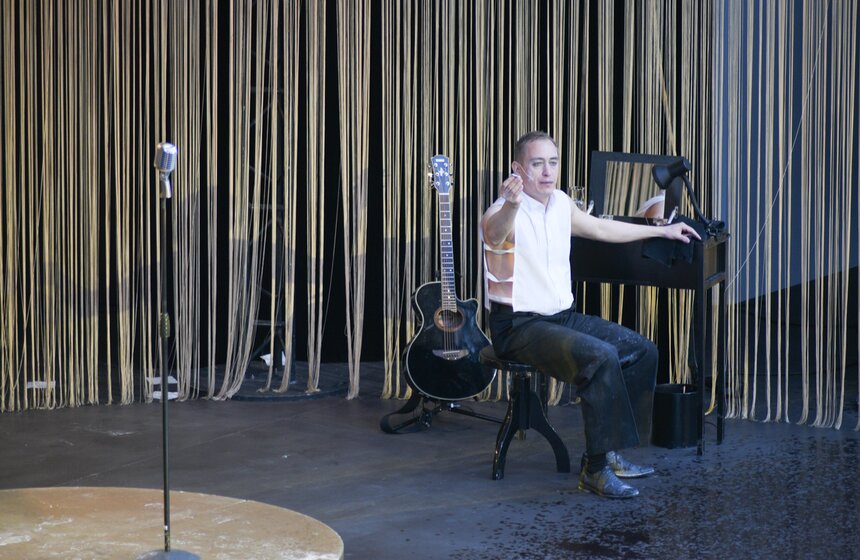 Спектакль-концерт "Вертинский" показали в парке "Политех" 8 фото