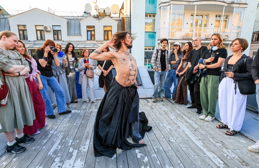 Фиджитал-выставка "Черный вигвам" проходит в Центре современного искусства М'АРС 21 фото