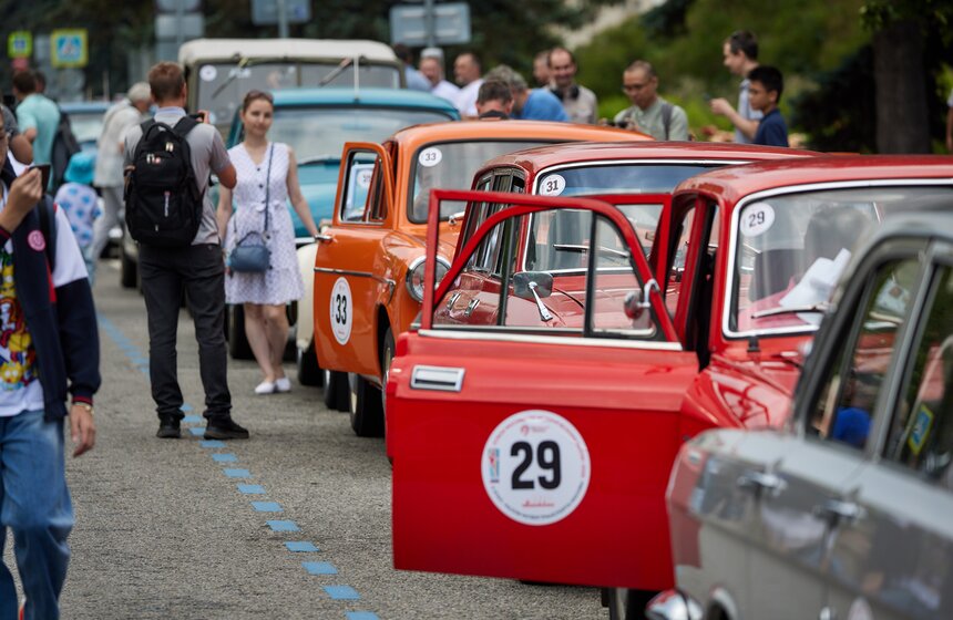 Ежегодный городской фестиваль "Ретрорейс" прошел на Воробьевых горах 2 фото
