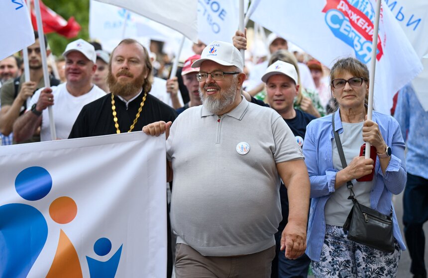 Всероссийский парад семьи прошел на ВДНХ 20 фото