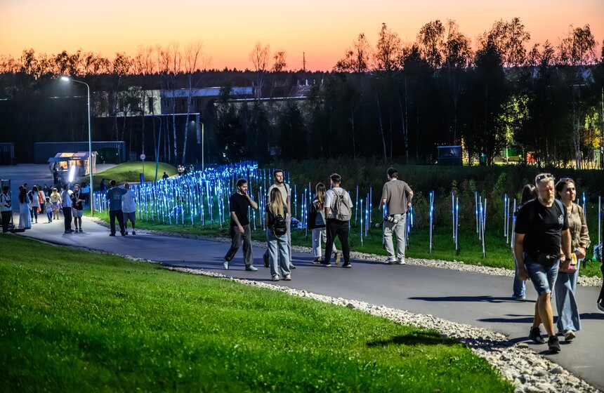 Фестиваль света "Проекция" прошел в кинопарке "Москино" 11 фото