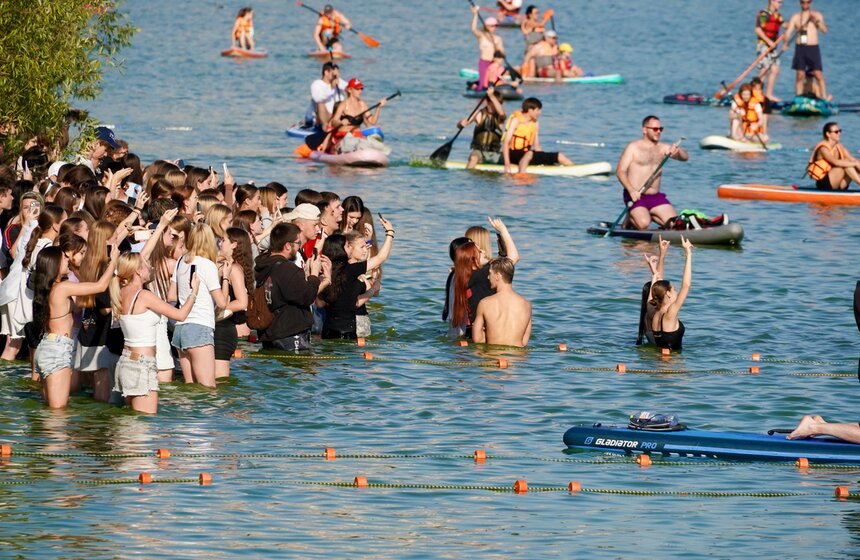 В Строгинском затоне прошел фестиваль "Zaryad Fest" 17 фото