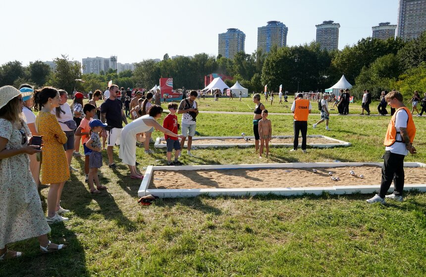 В Строгинском затоне прошел фестиваль "Zaryad Fest" 15 фото