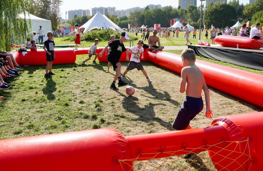В Строгинском затоне прошел фестиваль "Zaryad Fest" 7 фото