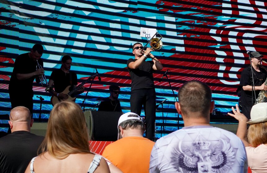 В Строгинском затоне прошел фестиваль "Zaryad Fest" 9 фото