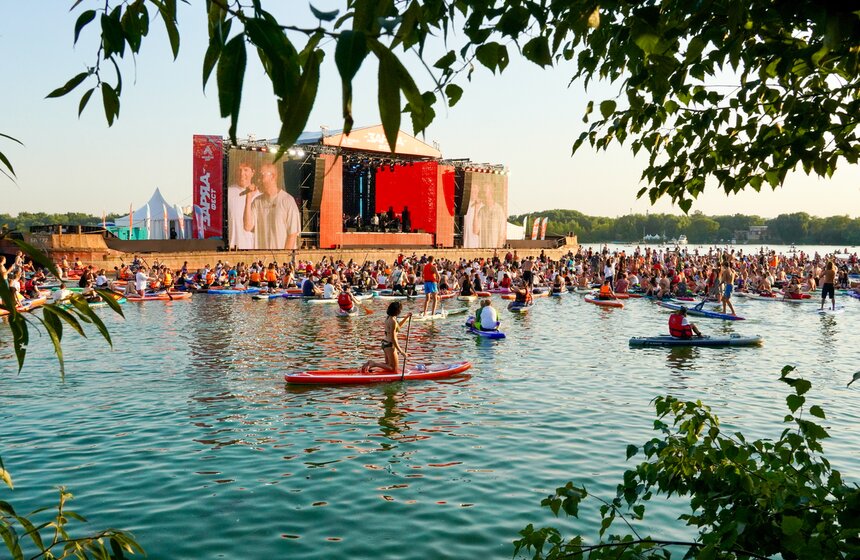 В Строгинском затоне прошел фестиваль "Zaryad Fest" 21 фото