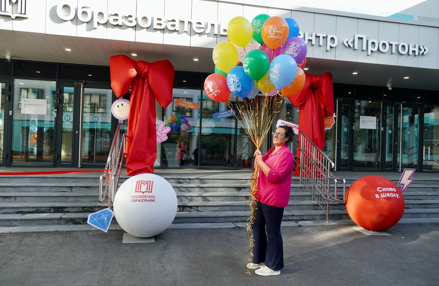 Праздничная линейка ко Дню знаний прошла в образовательном центре "Протон" 1 фото