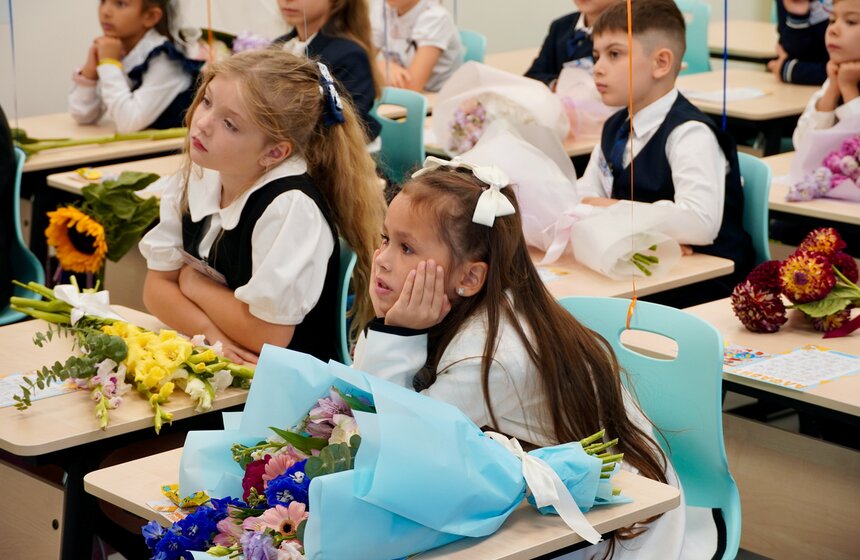 Праздничная линейка ко Дню знаний прошла в образовательном центре "Протон" 23 фото