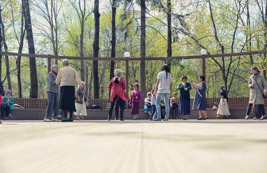 В  "Царицыно" открылась танцевальная площадка 17 фото