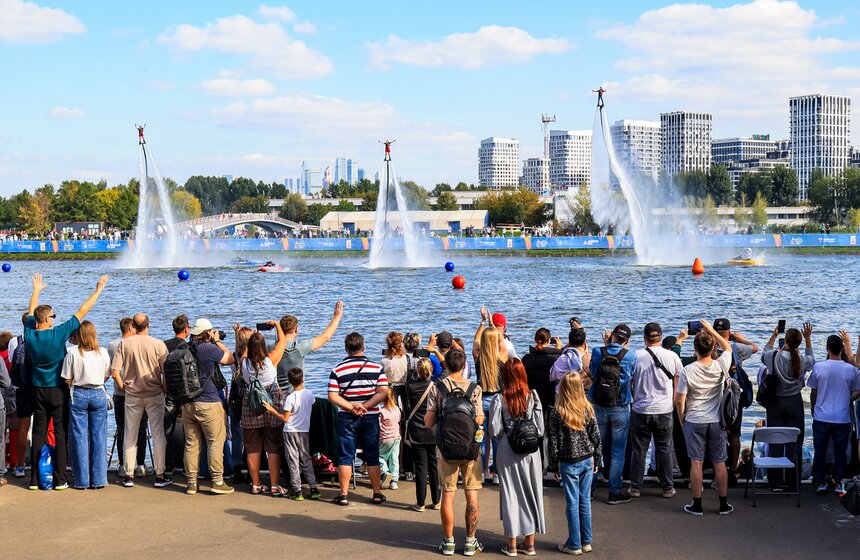 Фестиваль водно-моторных видов спорта прошел в Москве 12 фото