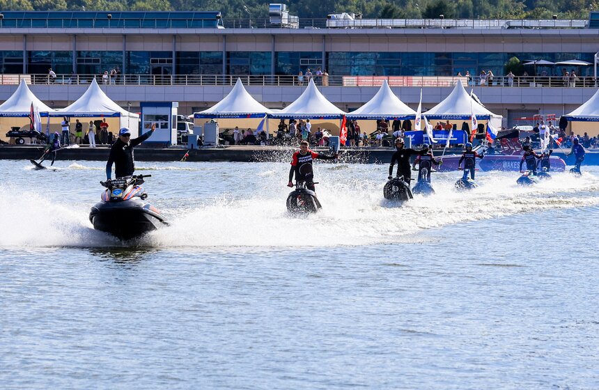 Фестиваль водно-моторных видов спорта прошел в Москве 11 фото