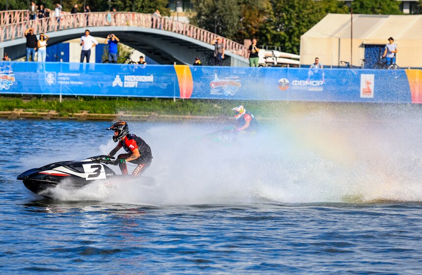Фестиваль водно-моторных видов спорта прошел в Москве 18 фото