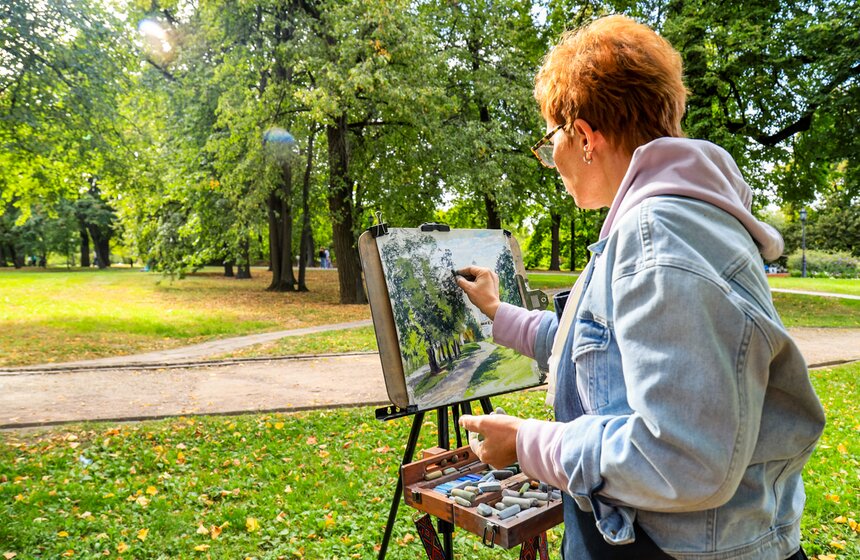 В "Коломенском" прошел массовый пленэр с участием более 1 800 художников 6 фото