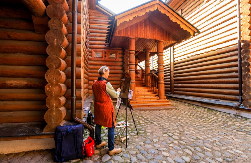 В "Коломенском" прошел массовый пленэр с участием более 1 800 художников 4 фото