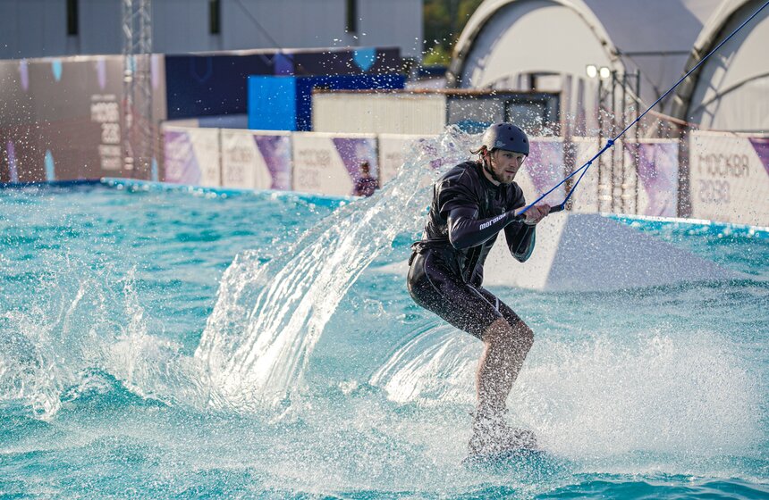 Мастер-классы по вейкбордингу прошли на площадке форума "Москва 2030" в "Сколкове" 20 фото