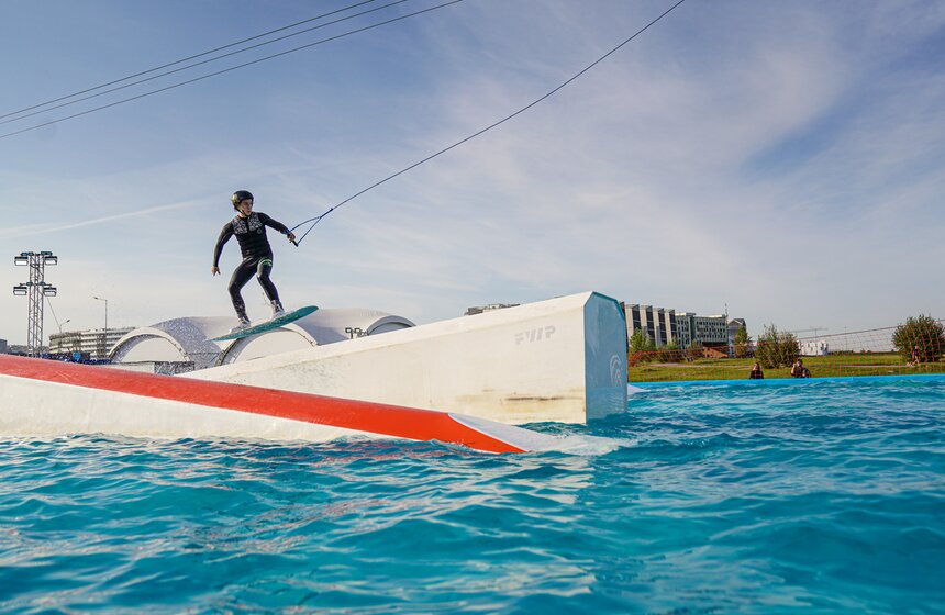 Мастер-классы по вейкбордингу прошли на площадке форума "Москва 2030" в "Сколкове" 9 фото