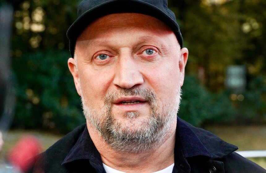 На Патриарших прудах впервые зарегистрировали брак на театральной сцене 4 фото