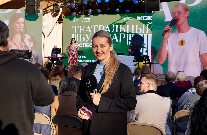 На Патриарших прудах впервые зарегистрировали брак на театральной сцене 7 фото