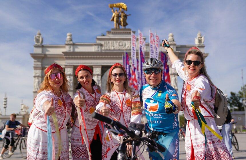 Oсенний велофестиваль прошел в Москве 24 фото