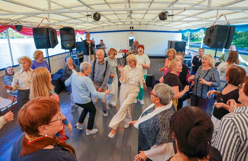 Теплоходная прогулка "Добрый рейс" прошла в честь Дня города в Москве 22 фото