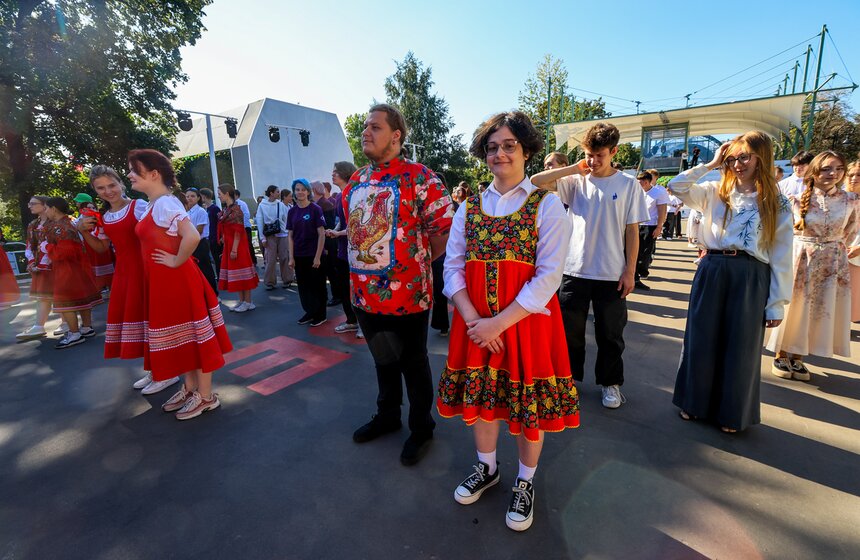 Танцевальный флешмоб "Московская кадриль" прошел в честь Дня города 2 фото