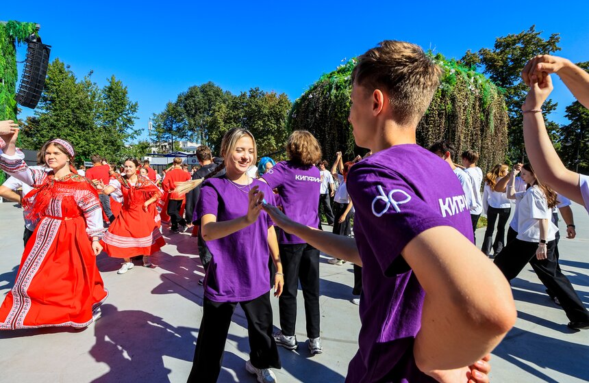 Танцевальный флешмоб "Московская кадриль" прошел в честь Дня города 17 фото