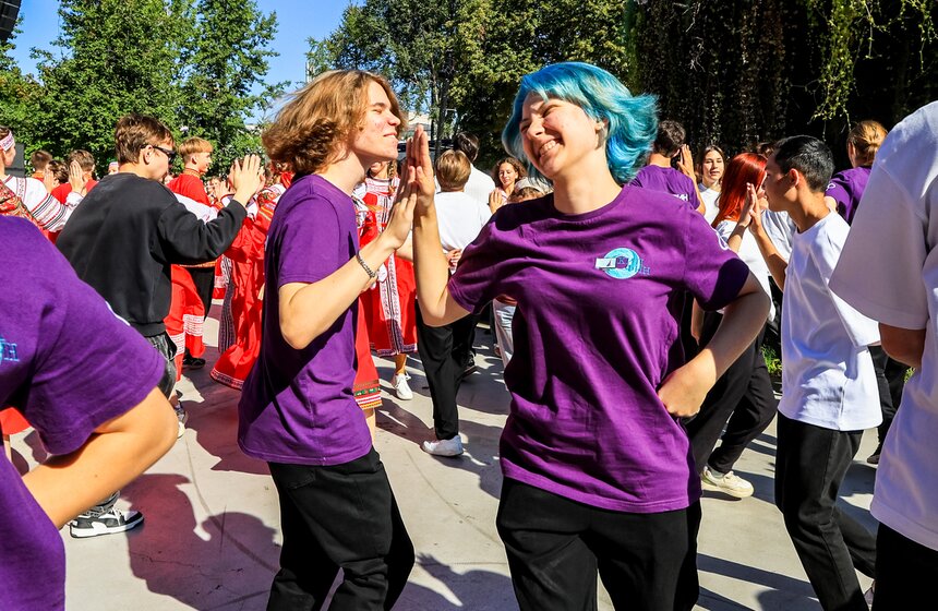 Танцевальный флешмоб "Московская кадриль" прошел в честь Дня города 14 фото