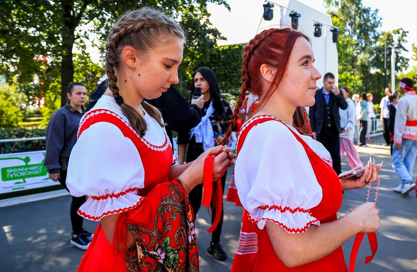 Танцевальный флешмоб "Московская кадриль" прошел в честь Дня города 4 фото